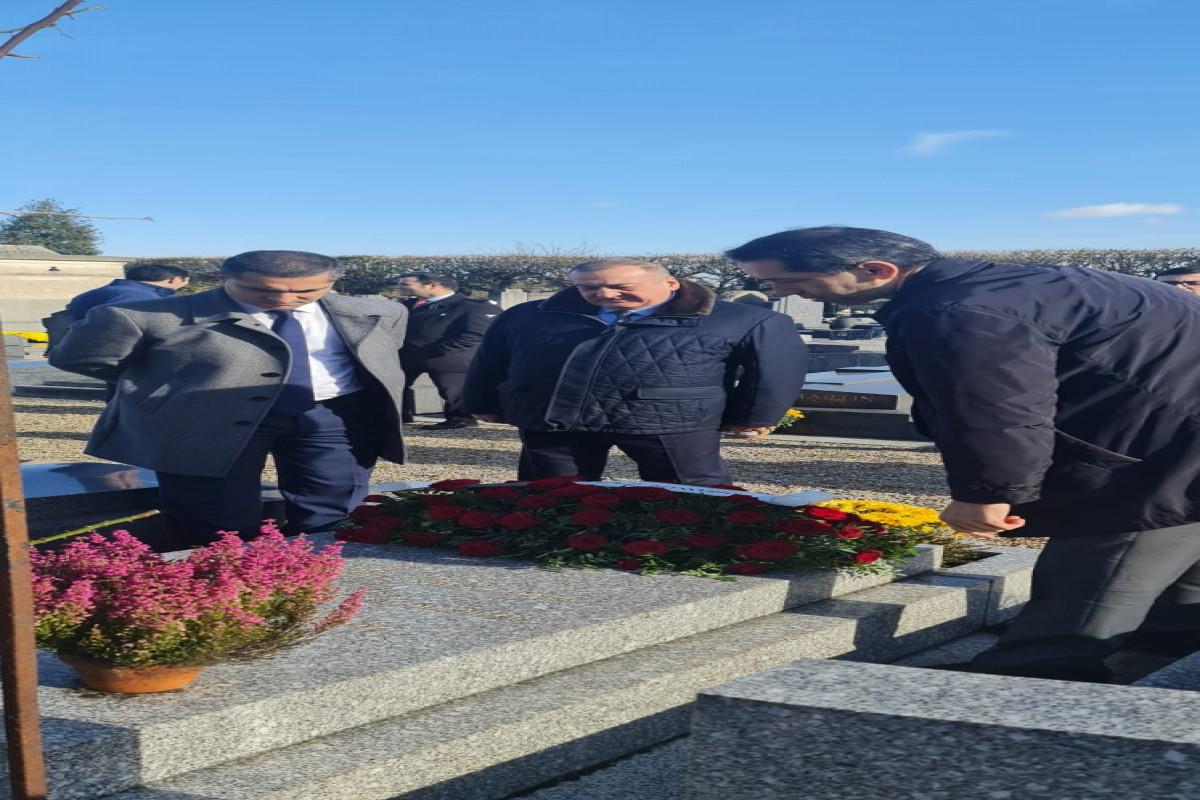 Milli Məclisin deputatları, Cümhuriyyət qurucularının məzarlarını ziyarət