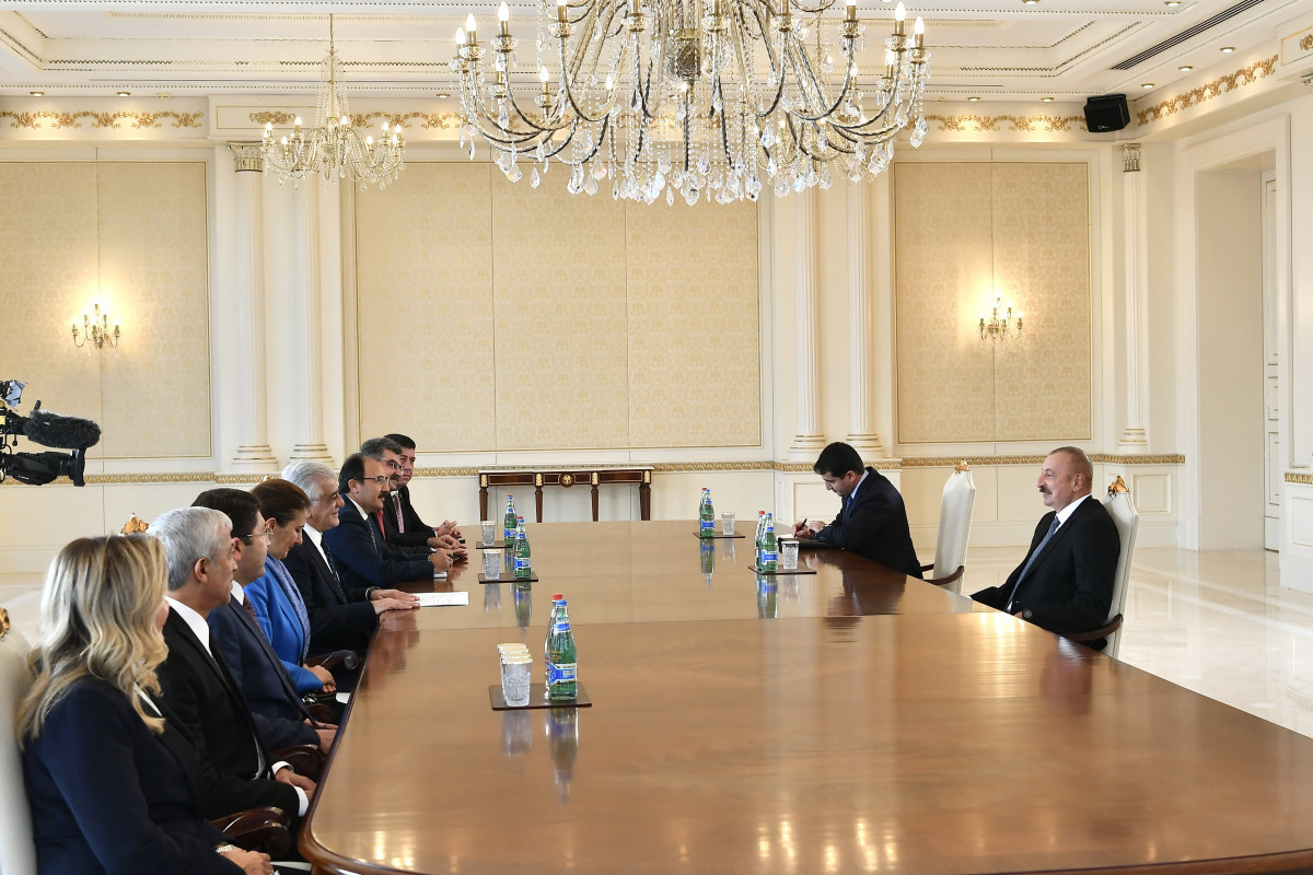 Президент Ильхам Алиев принял делегацию турецко-азербайджанской межпарламентской группы дружбы 