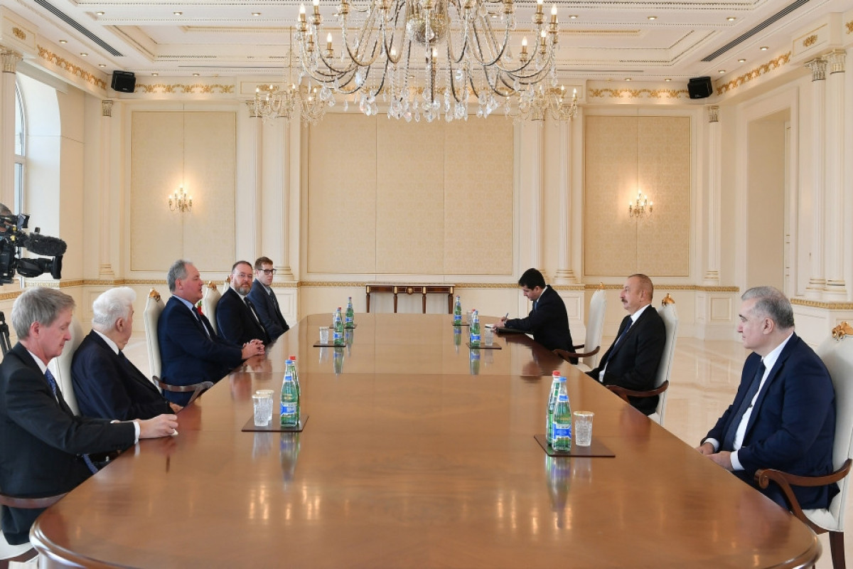 Президент Ильхам Алиев принял руководителя британо-азербайджанской межпарламентской группы дружбы
