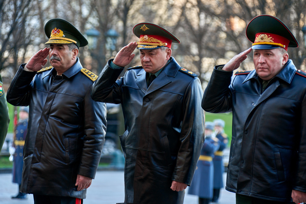 Закир Гасанов принял участие в заседании министров обороны стран-участниц СНГ в Москве