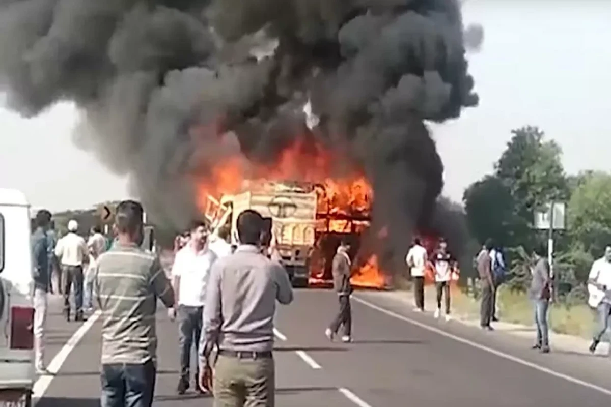 11 people burnt to death after bus collides with tanker in India