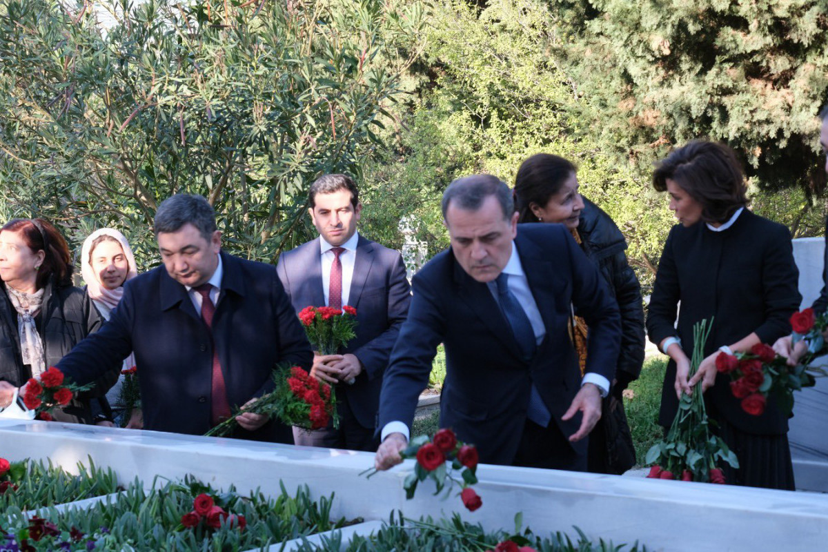 Джейхун Байрамов посетил могилу внучки Алимардан бея Топчубашова в Стамбуле