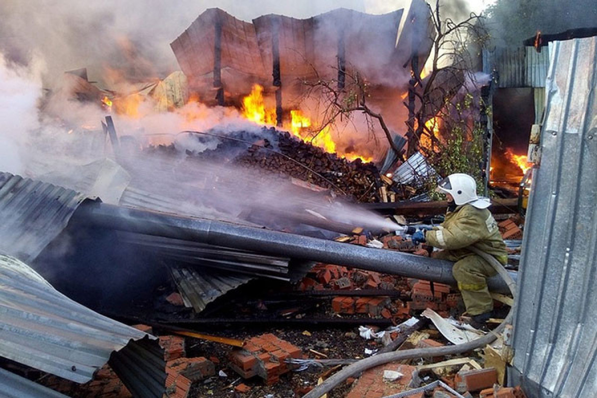 При пожаре в жилом доме в России погибли три человека