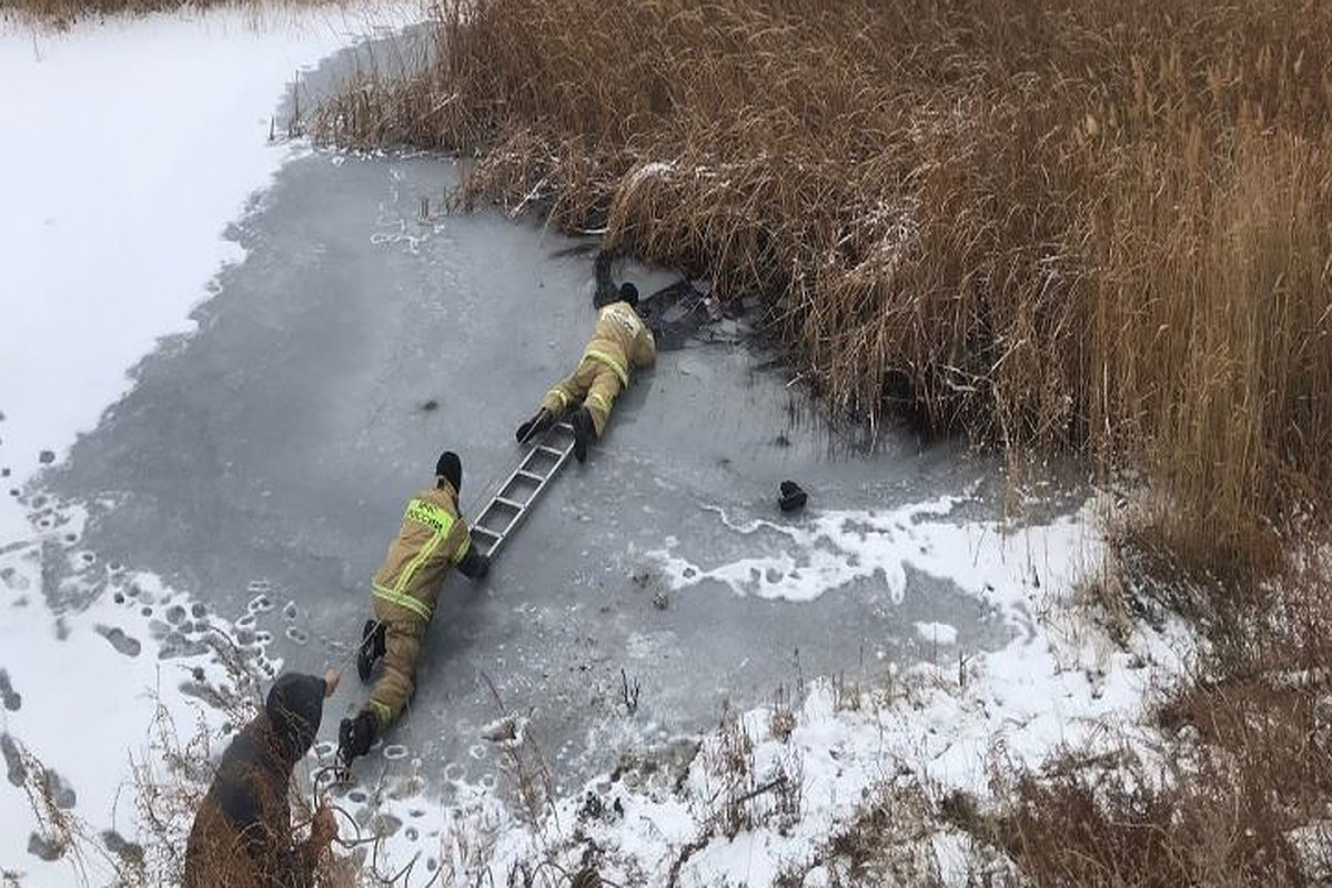 Rusiyada iki azyaşlı buz qatının sınması nəticəsində çayda boğularaq ölüb