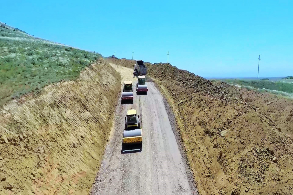 "Keşikçidağ" qoruğuna gedən yeni avtomobil yolunun inşası davam etdirilir - FOTO 