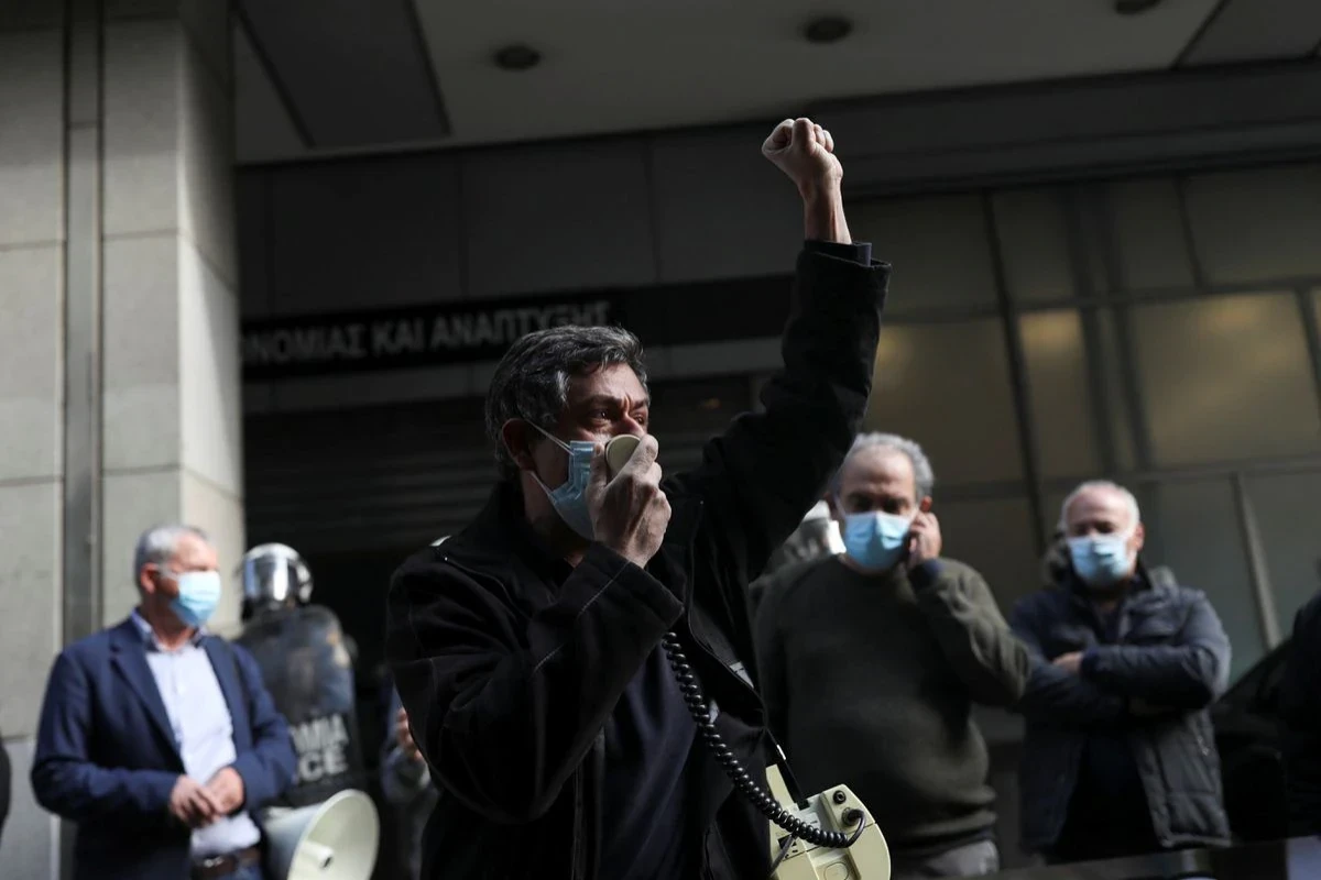Greek health sector workers protest as hospitals struggle with COVID spike