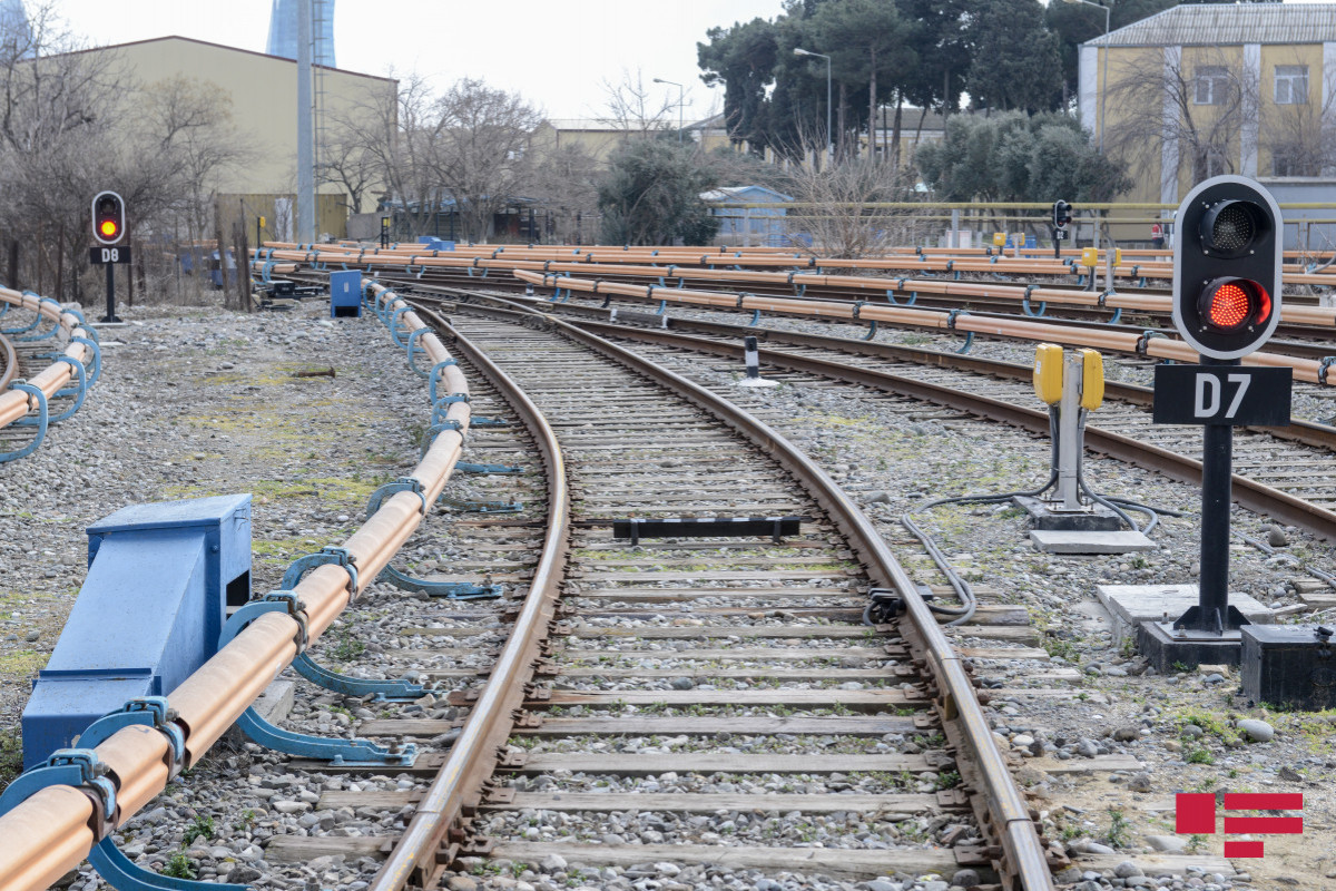 В Азербайджане пассажироперевозки железнодорожным транспортом увеличились примерно на 15%
