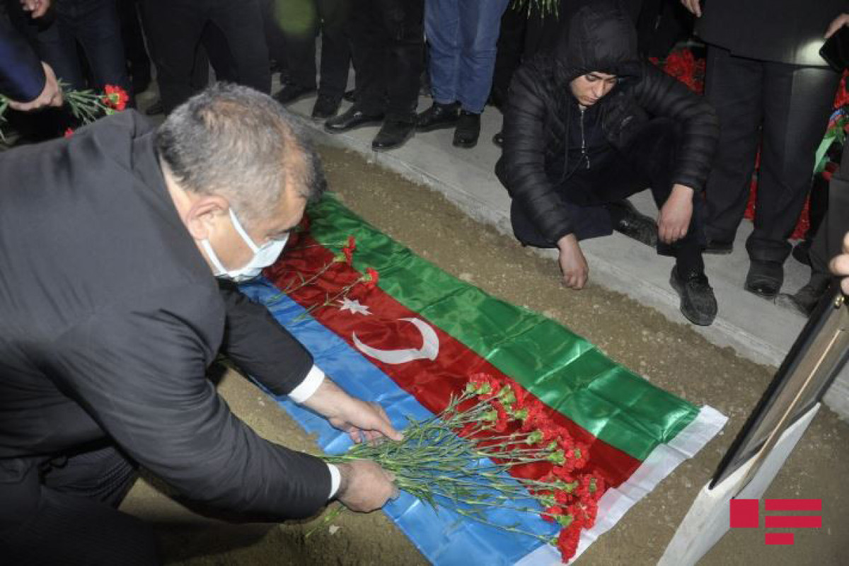 В Ширване похоронен военнослужащий, ставший шехидом на границе с Арменией -ФОТО 