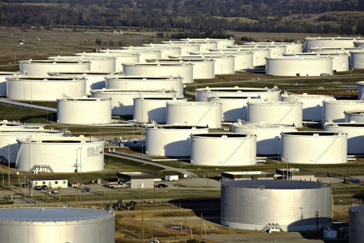 ABŞ-ın kommersiya neft ehtiyatları yenidən azalıb