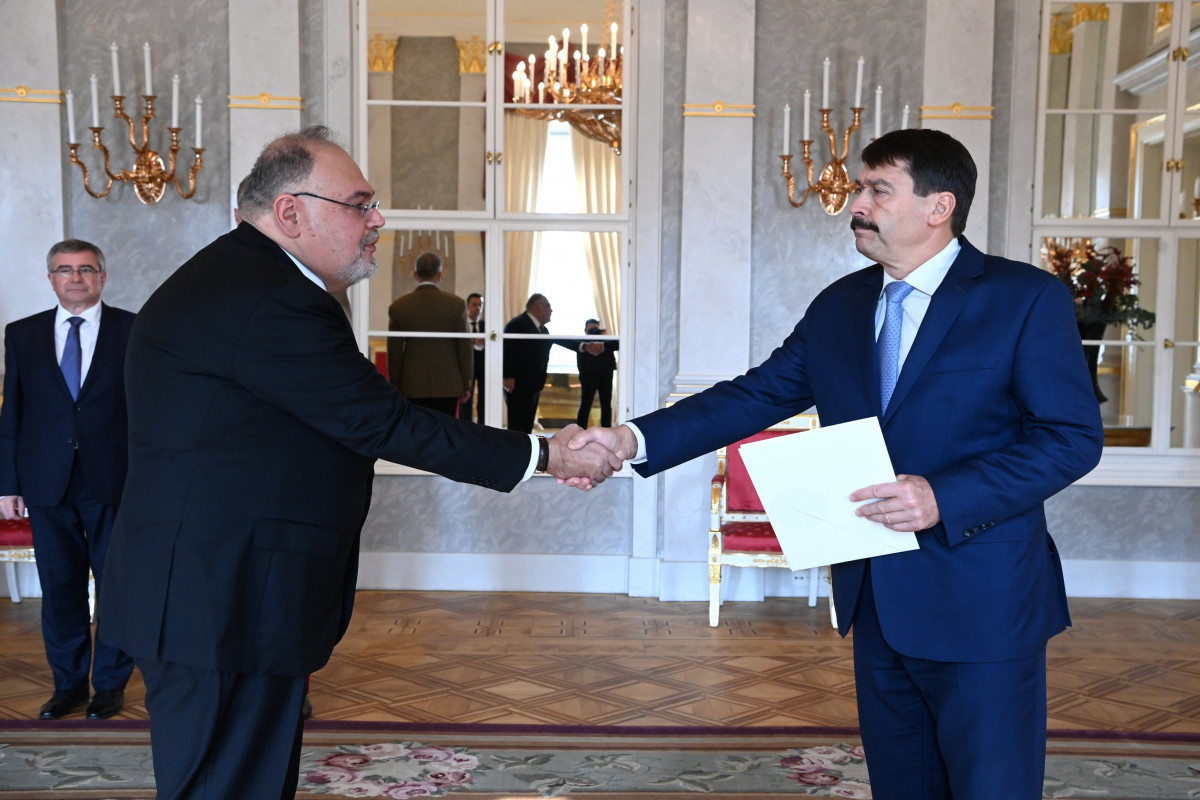 Azerbaijani ambassador presents his credential to Hungary’s president -PHOTO 