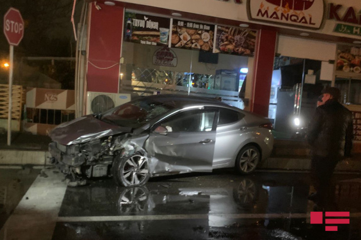 Bakıda iki avtomobil toqquşub, 4 nəfər xəsarət alıb - FOTO  - VİDEO 