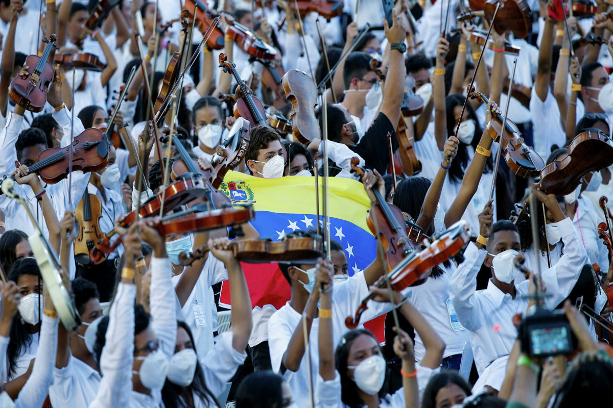 Venesuelada 12 mindən çox musiqiçinin iştirakı ilə keçirilən konsert rekordu yeniləyib