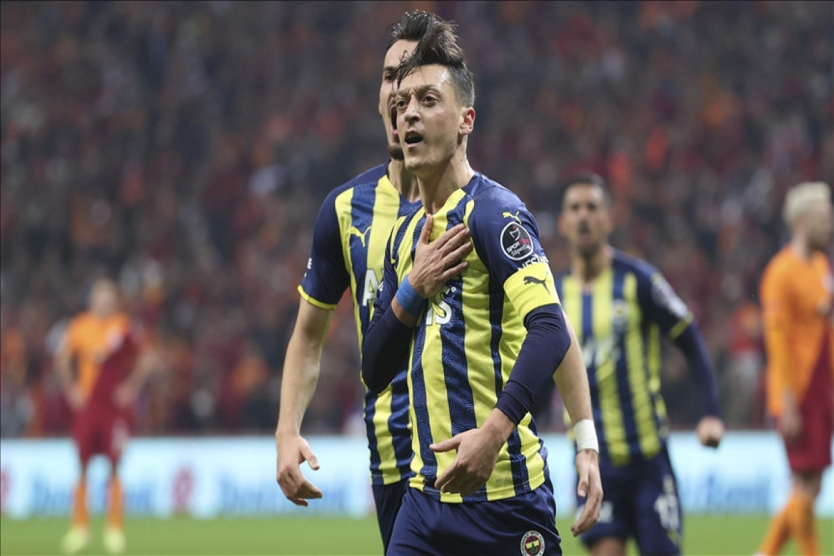 Fenerbahce beat Galatasaray 2-1 in nail-biter Turkish Super Lig derby