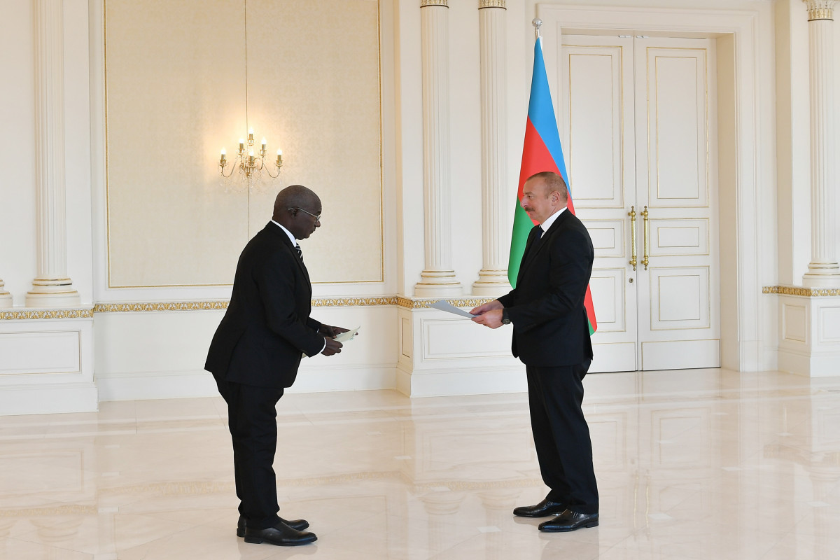 Azerbaijani President receives credentials of newly appointed ambassador of Uganda to Azerbaijan