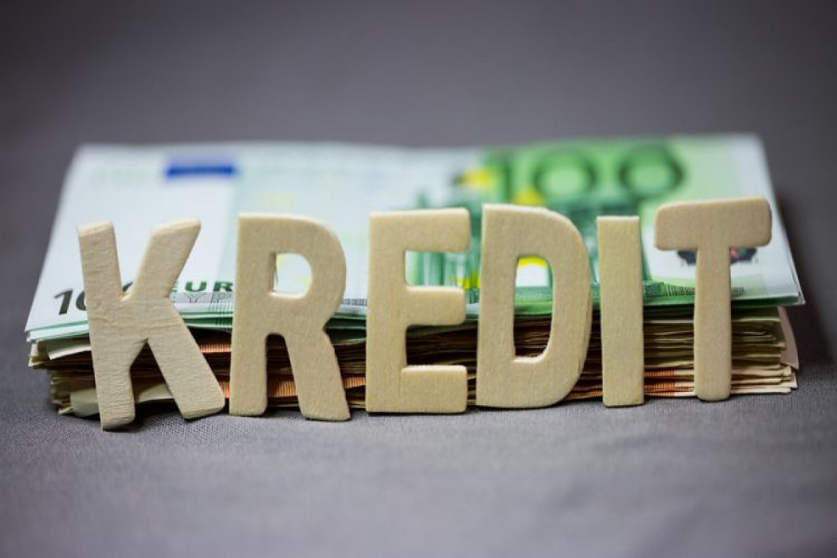 Azərbaycan iqtisadiyyatına kredit qoyuluşu ilin əvvəlindən 13% artıb