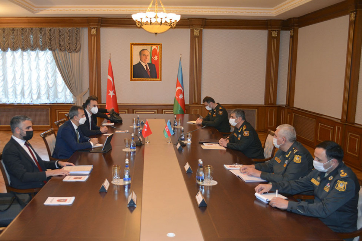 Azerbaijani Defense Minister meets with Chairman of Board of ASELSAN