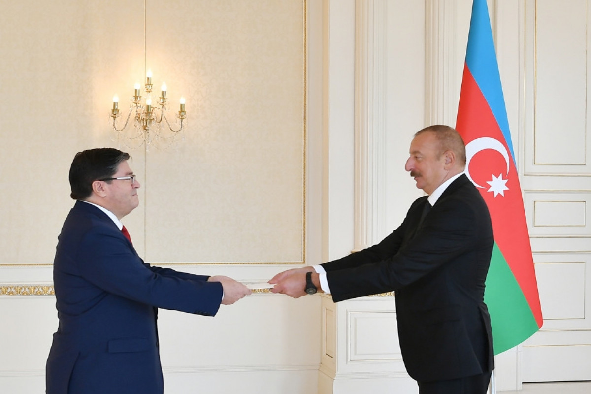 Президент Азербайджана принял верительные грамоты нового посла Чили
