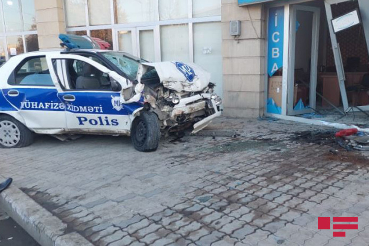 В Гяндже полицейский автомобиль попал в ДТП: погиб один человек, еще один госпитализирован-ФОТО 