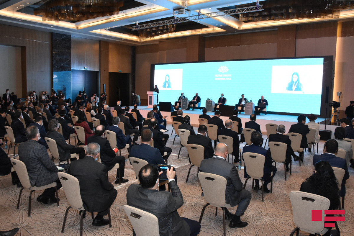 В Баку проходит Международный Форум Низами Гянджеви