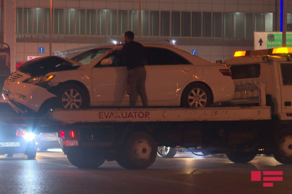 Bakıda 6 avtomobil toqquşub, qəzaya səbəb olan sürücü ərazidən yayınıb - FOTO  - VİDEO 