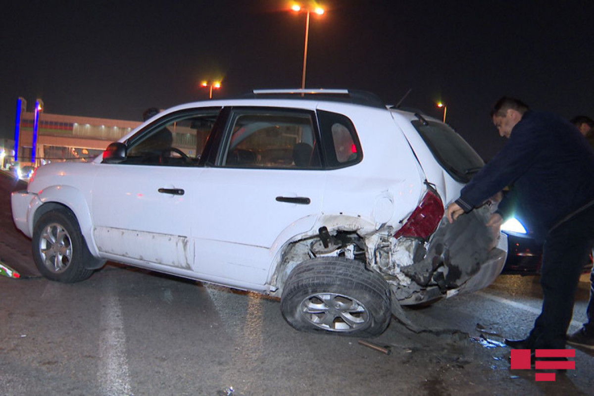 Bakıda 6 avtomobil toqquşub, qəzaya səbəb olan sürücü ərazidən yayınıb - FOTO  - VİDEO 
