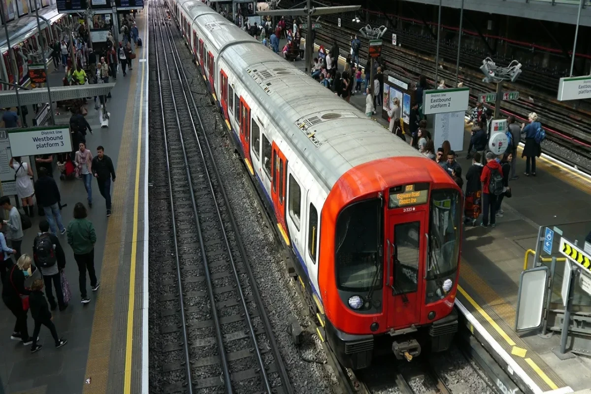 London underground workers to begin 24-hour strike on Friday