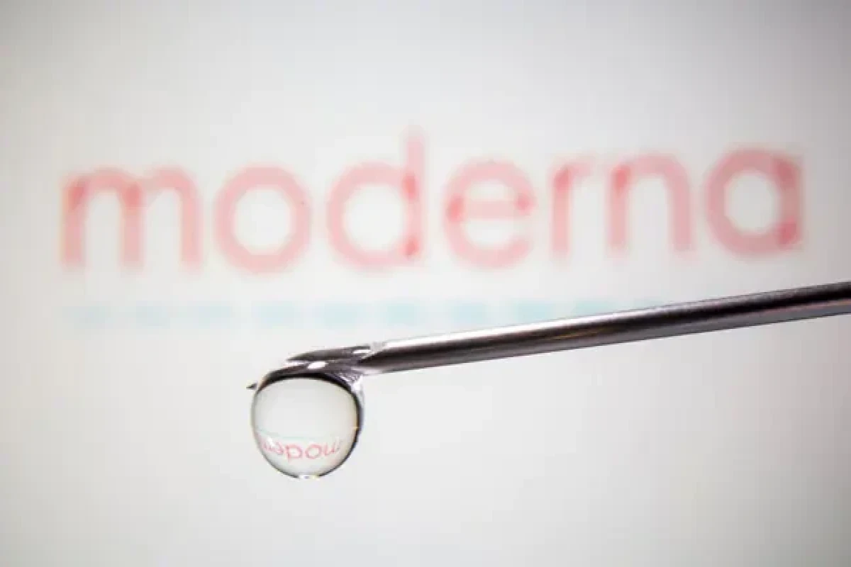 Moderna says it will develop booster shot for Omicron strain