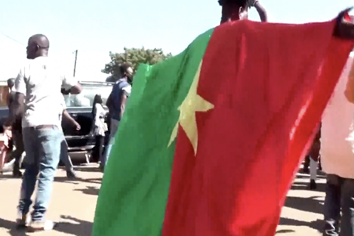 At least two killed, 18 wounded as French convoy faces new protests in Niger