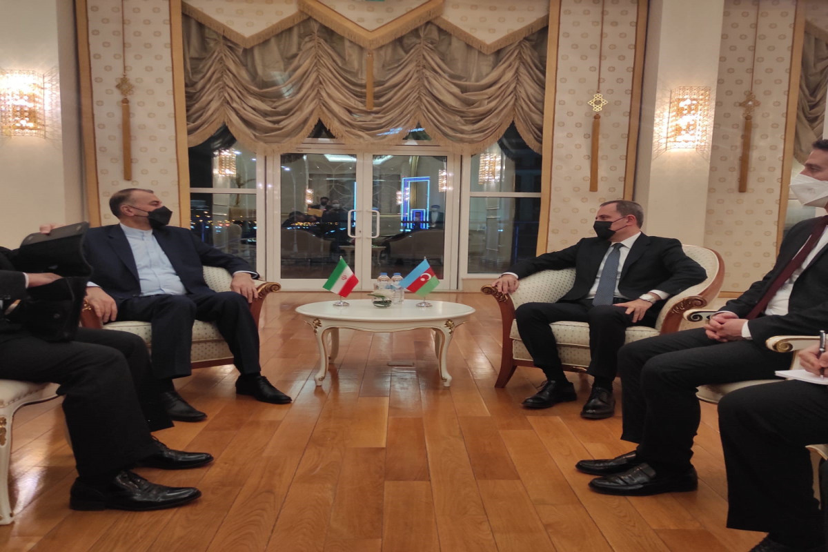 Джейхун Байрамов встретился с министром иностранных дел Ирана