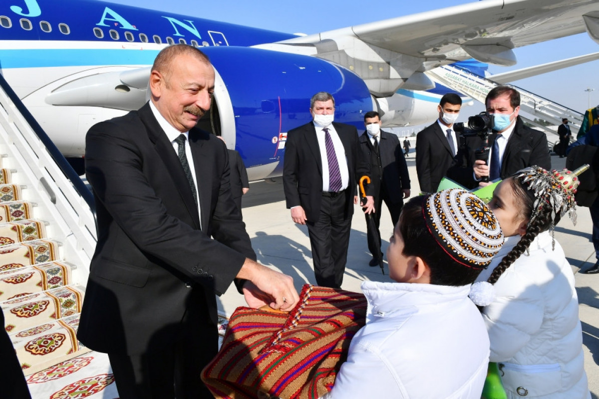Президент Азербайджана Ильхам Алиев прибыл с визитом в Туркменистан -ВИДЕО 