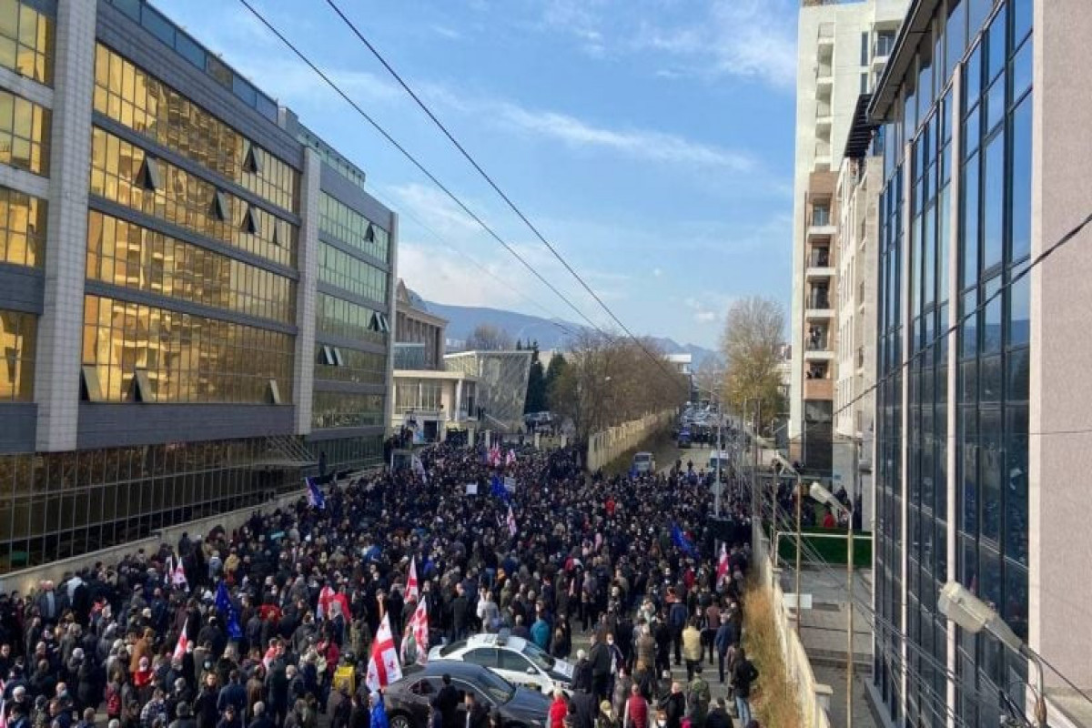 Fifteen arrested at opposition rally during a trial attended by Saakashvili