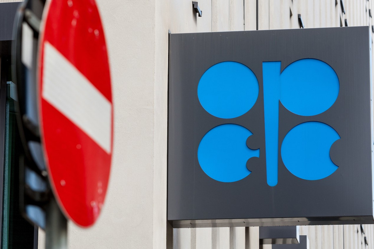 "OPEC+" yeni ştammın neftə təsirini qiymətləndiriləcək monitorinq iclaslarını təxirə salıb