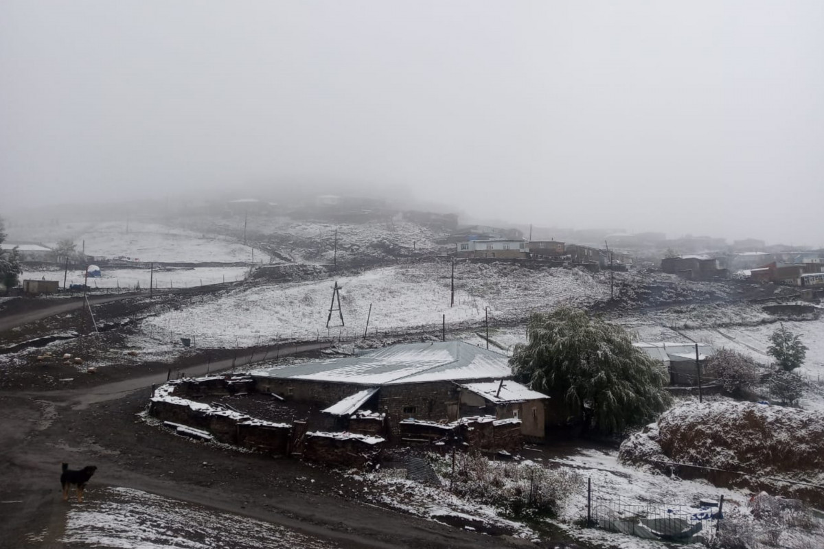 В губинских селах Грыз и Хыналыг выпал снег