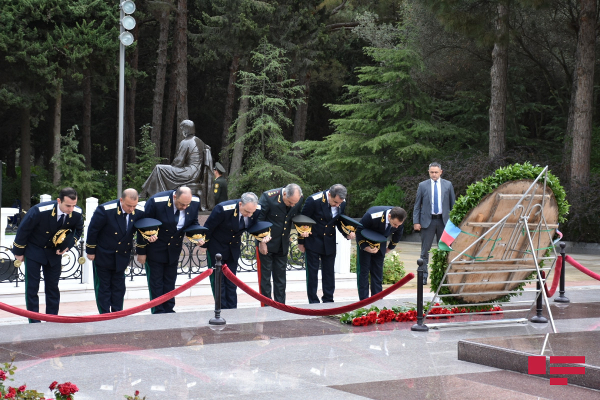 Prosecutor General's Office employees visit Alley of Honor and Alley of Martyrs-PHOTO 