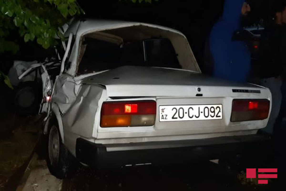 В Гяндже водитель ВАЗ погиб при столкновении с Mercedes-ФОТО 