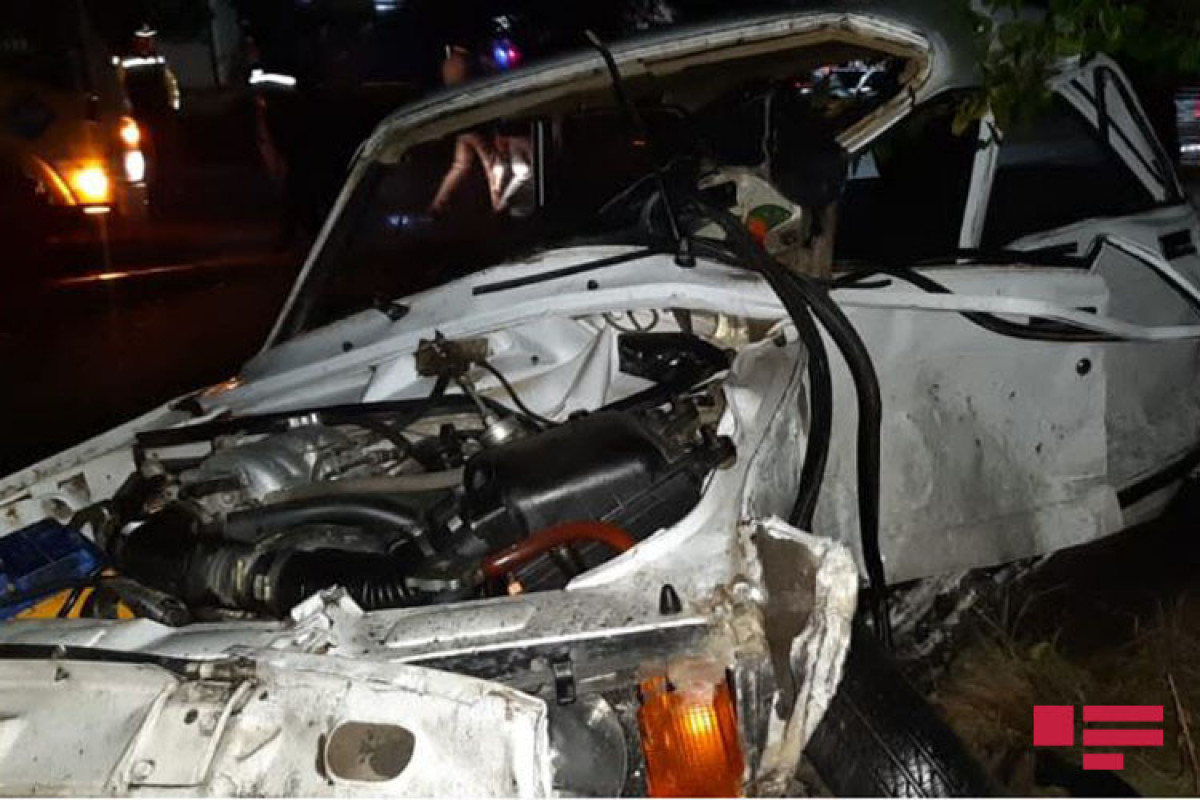 В Гяндже водитель ВАЗ погиб при столкновении с Mercedes-ФОТО 