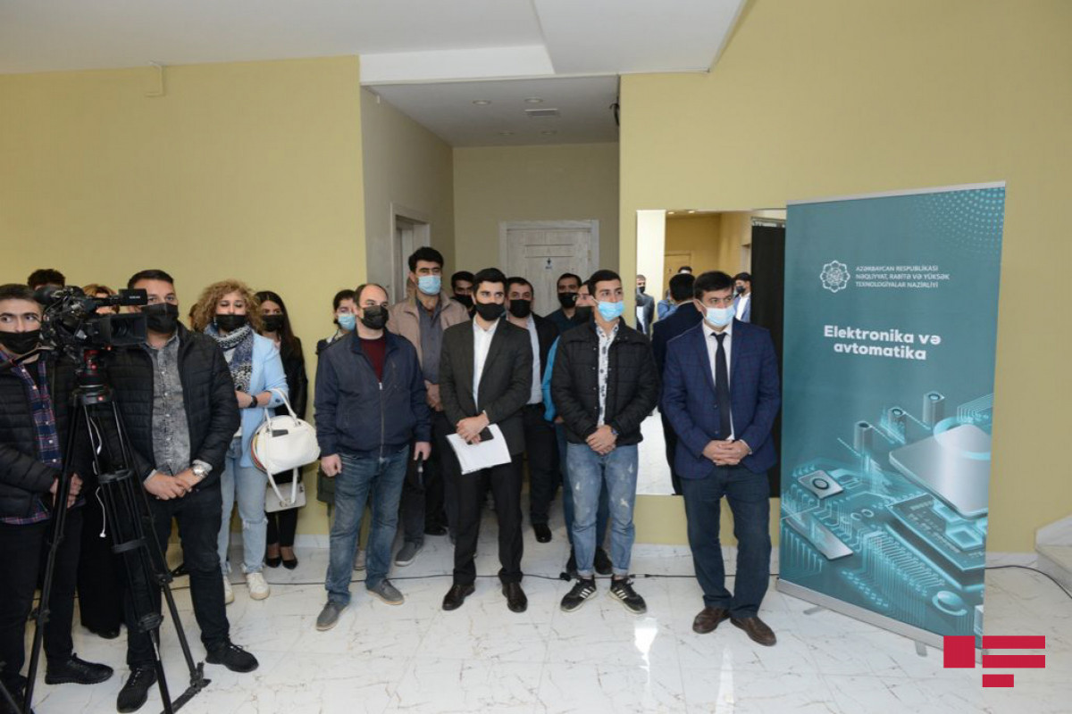 NRYTN-ın təqaüd proqramını qazanan şagird və tələbələrlə görüş keçirilib