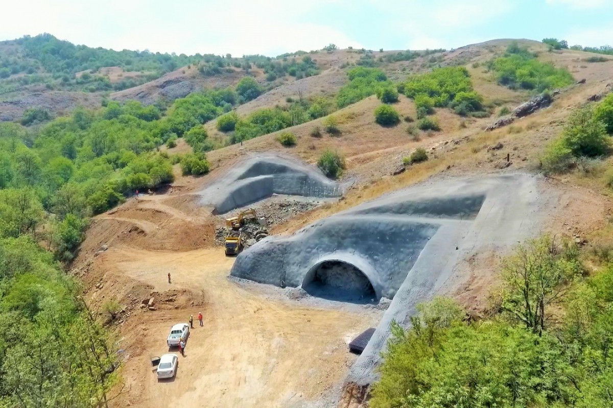 Drilling works on upper half of T5 tunnel on Ahmadbeyli-Fuzuli-Shusha highway completed