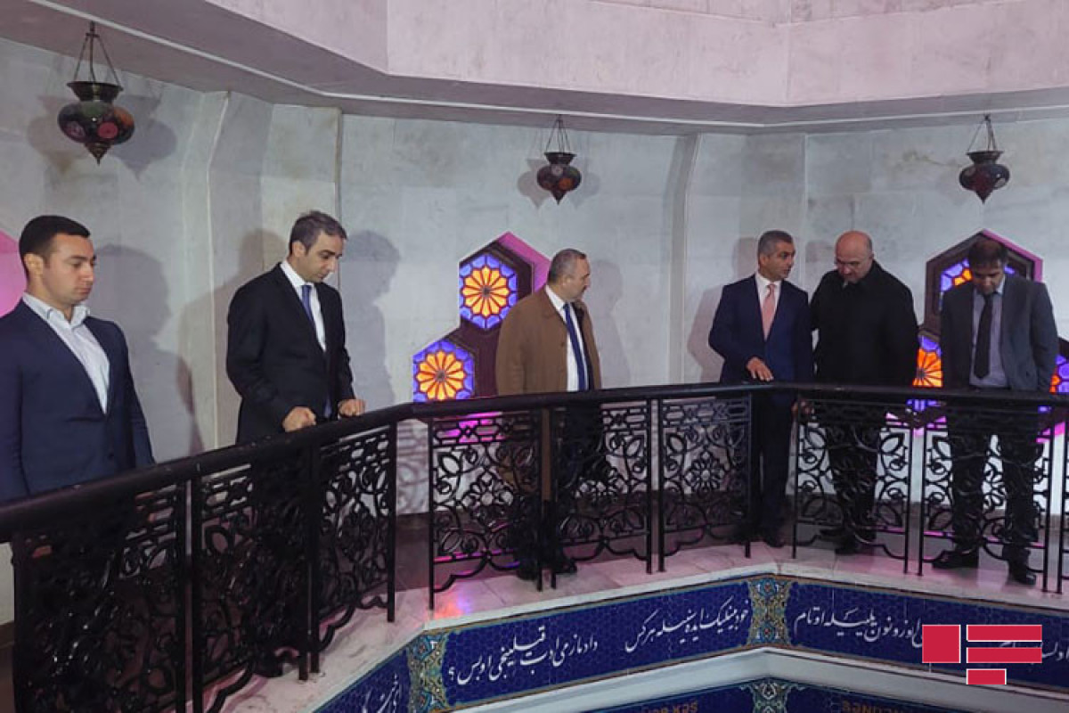 QHT nümayəndələri Gəncədə Nizami Gəncəvinin məqbərəsində