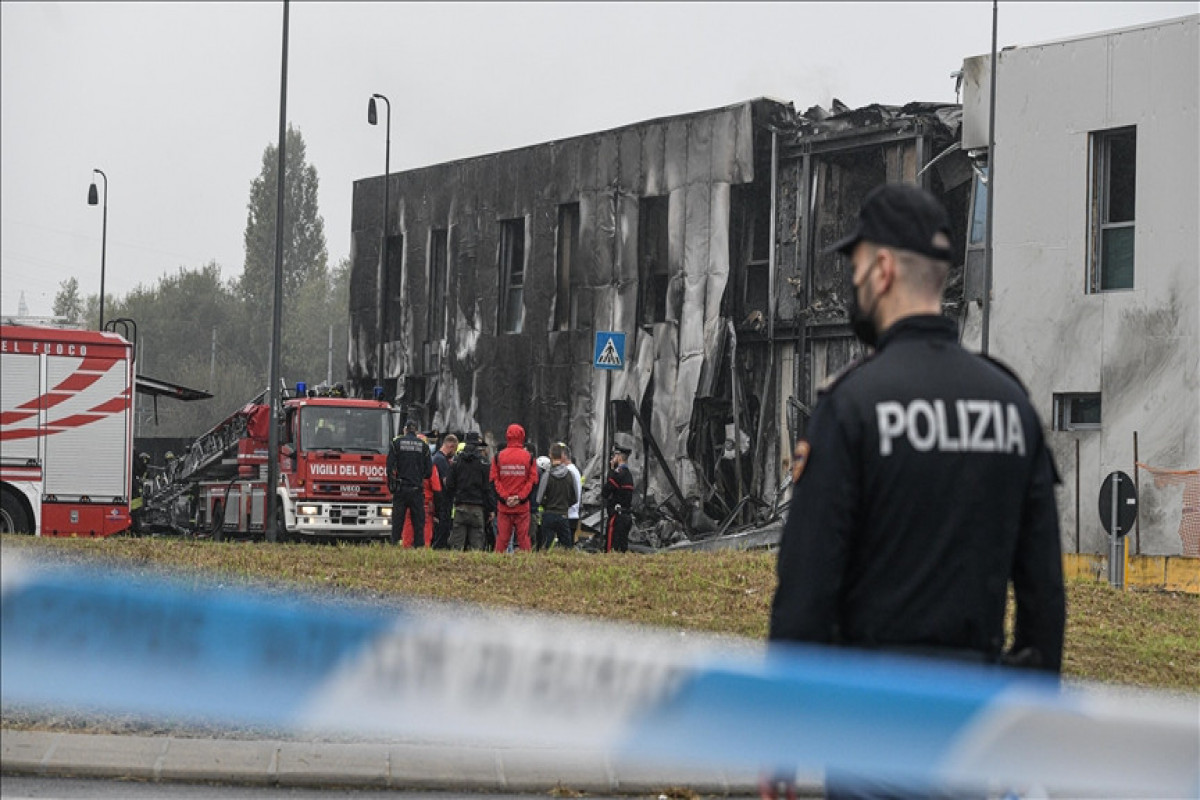 İtaliyada təyyarənin binaya çırpılması nəticəsində 8 nəfər ölüb