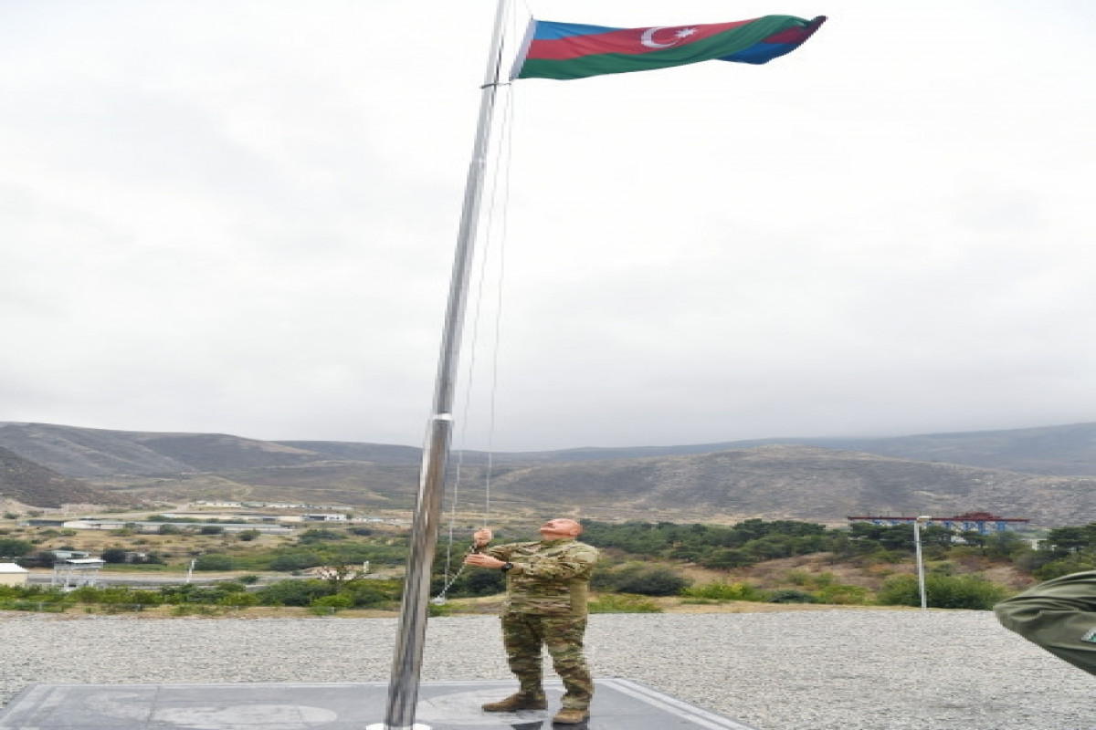 Президент Ильхам Алиев поднял флаг Азербайджана в поселке Суговушан Тертерского района