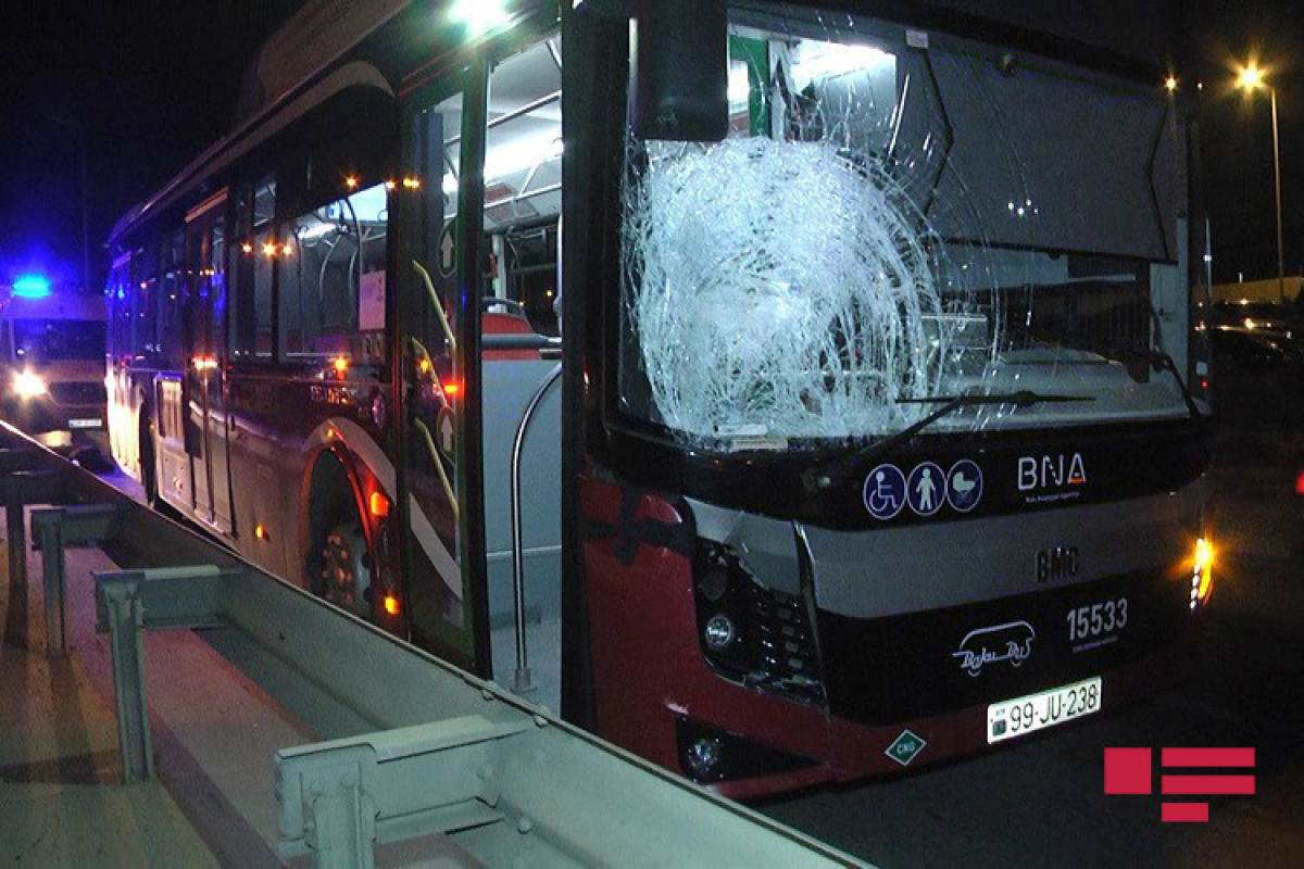 В Баку автобус BakuBus сбил насмерть пешехода