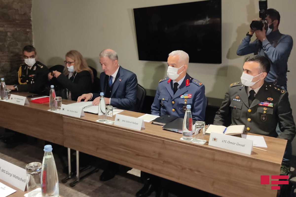Georgian, Turkish defence ministers hold meeting 