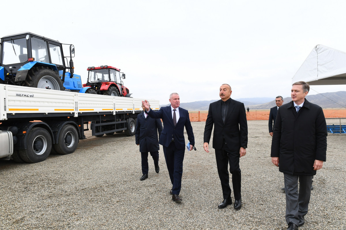 Президент принял участие в церемонии закладки фундамента совместного сервисного центра ОАО «КамАЗ» и ПО «Гянджинский автомобильный завод»