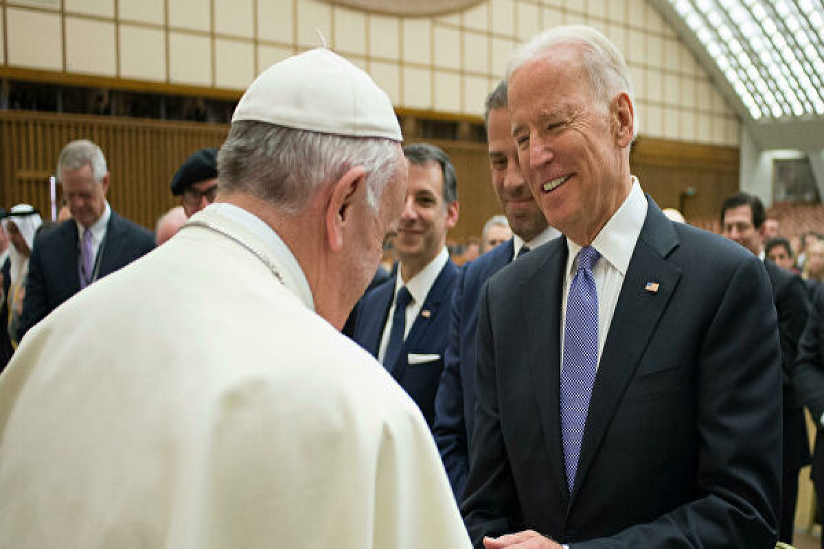 Vatikan: “Bayden oktyabrın sonunda Papa Fransisi ziyarət edəcək”