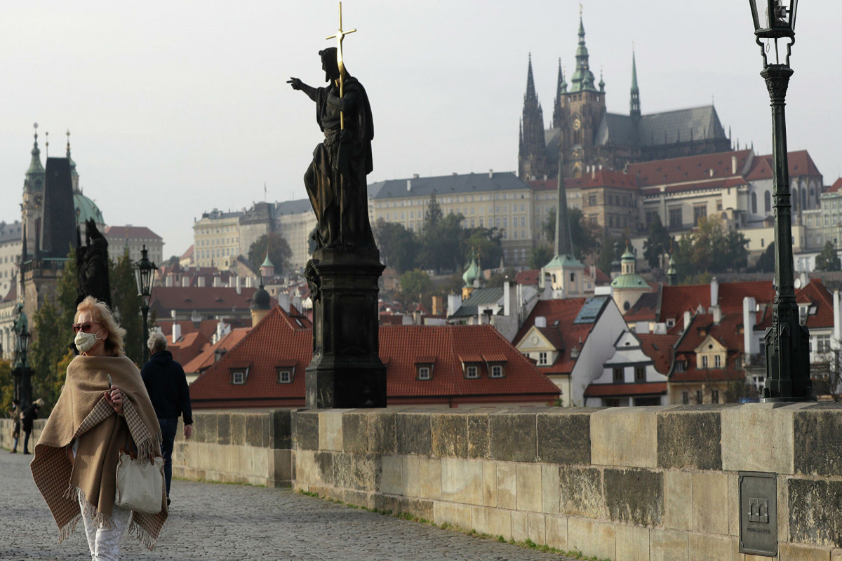 Парламент Чехии заморозил оклады верховных политиков на пять лет