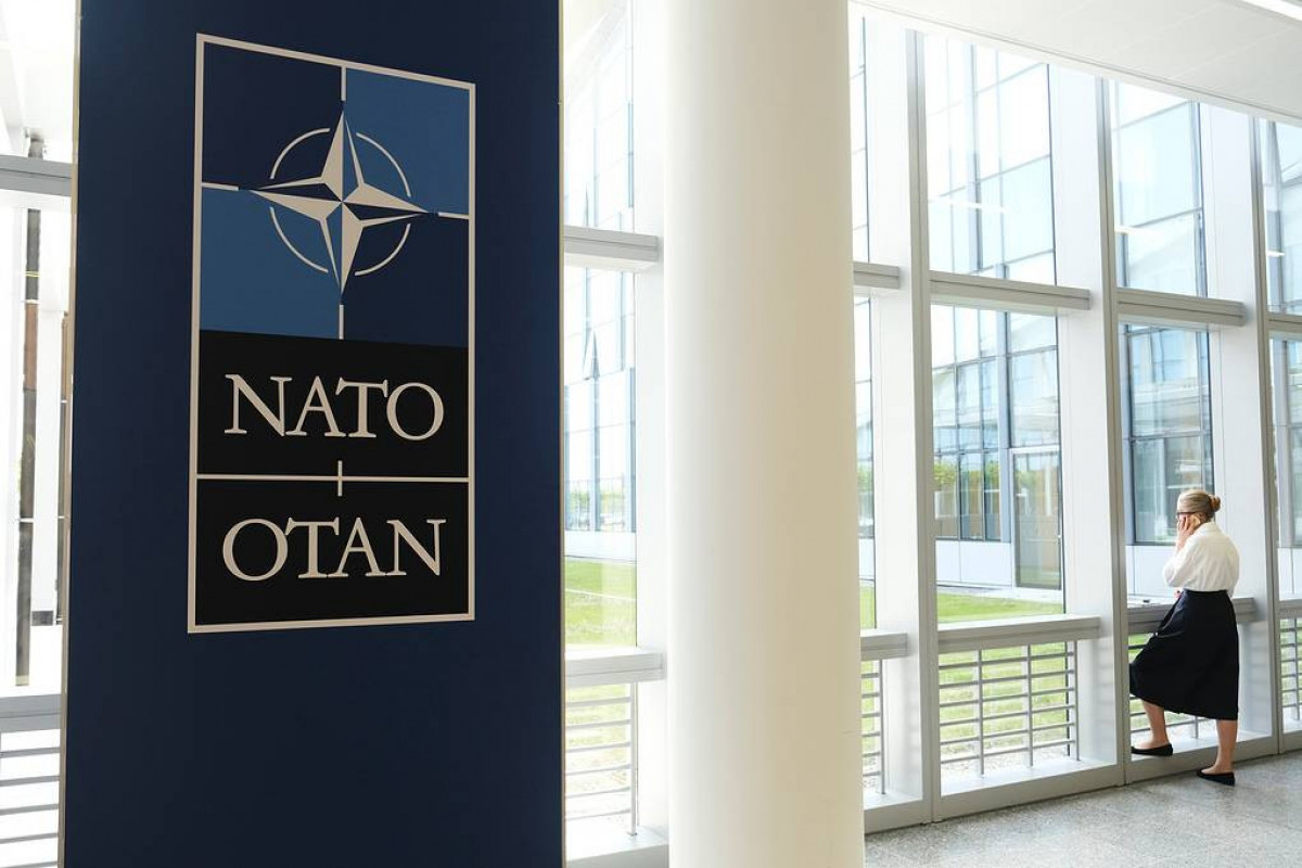 НАТО наполовину сократила численность российской миссии при альянсе