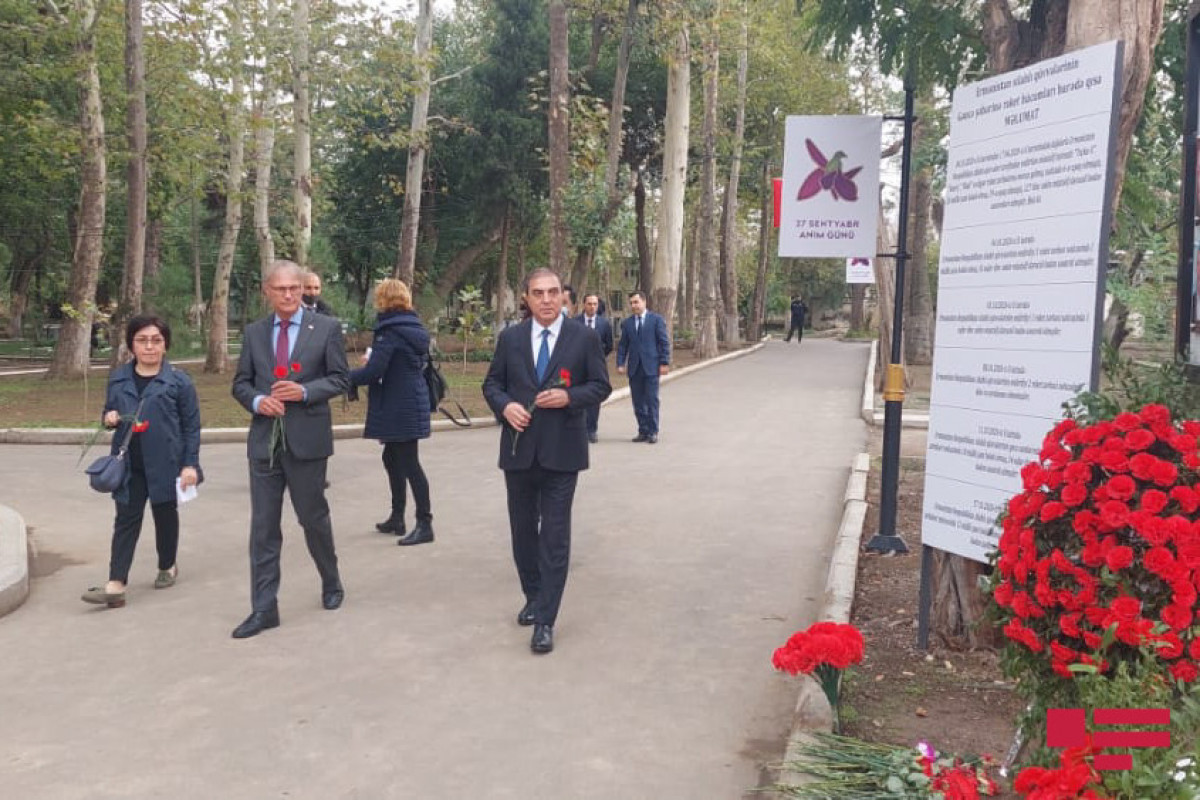 Посол Германии посетилв Гяндже пострадавшие от ракетных обстрелов места