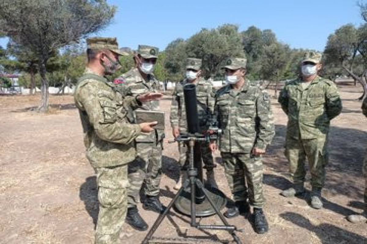 Азербайджанские военные участвуют в учебных курсах в Турции