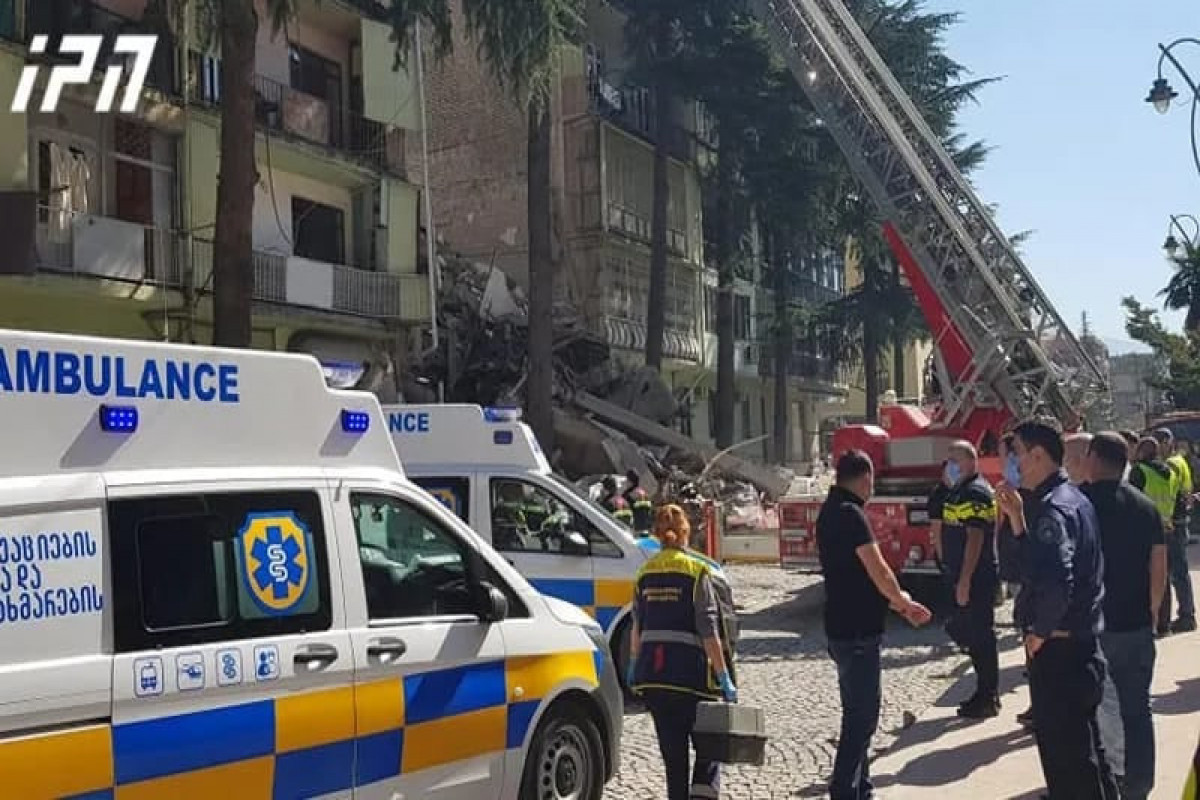 Продолжаются поиски 8 человек, остающихся под завалами обрушившегося жилого дома в Батуми